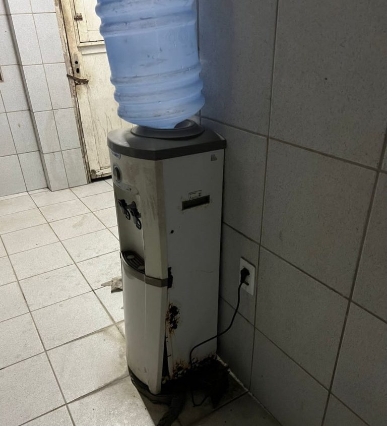 Cenário de caos e abandono em Batalhão da Polícia Militar de Escada