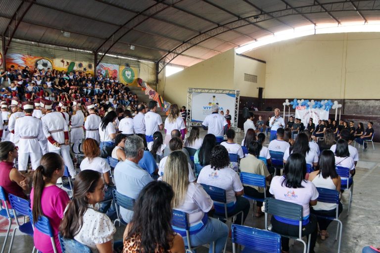 Vitória inicia educação em tempo integral no 3 de Agosto e outros três colégios