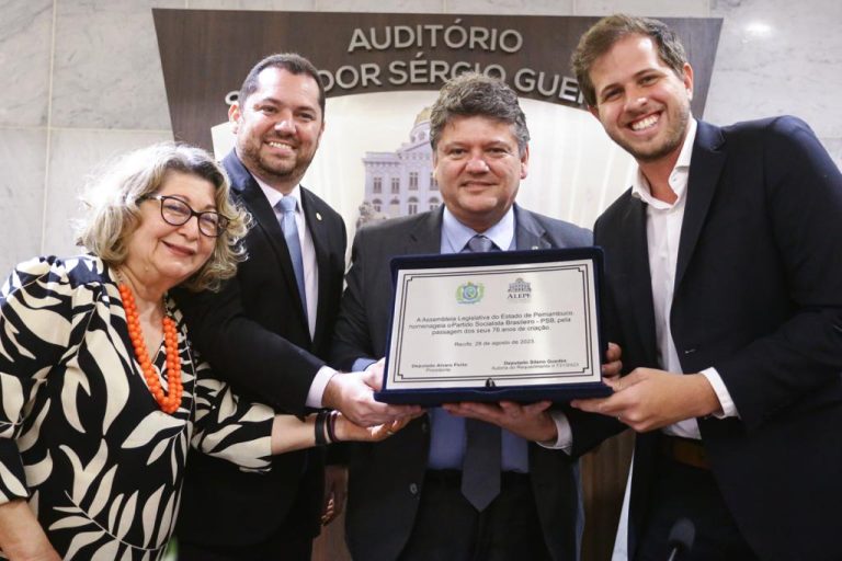 Solenidade na Alepe homenageia os 76 anos do PSB