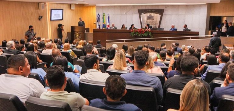 Escolas Mariana Amália e Pedro Ribeiro são homenageadas pela Alepe