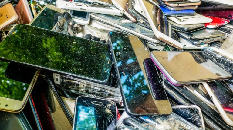 5 hábitos que prejudicam a saúde da bateria do seu celular