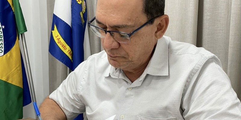 Professor Edmo encaminha PL sobre arborização para a Câmara da Vitória de Santo Antão