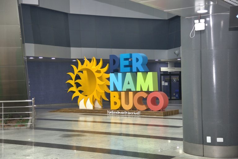 Novo Letreiro de Pernambuco é instalado no Aeroporto Internacional do Recife