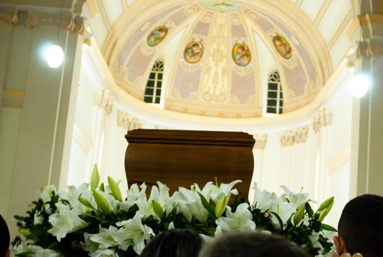 Restos mortais do Padre Renato foram transladados e guardados na Igreja de Santo Antão