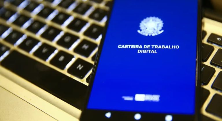 Pernambuco fecha 2023 com maior salário médio do Nordeste