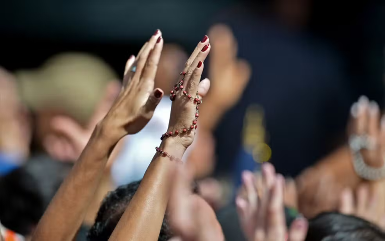 Brasil tem mais templos religiosos do que hospitais e escolas juntos