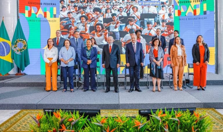 Lula garante 478 obras para PE pelo Novo PAC ao lado de Raquel Lyra