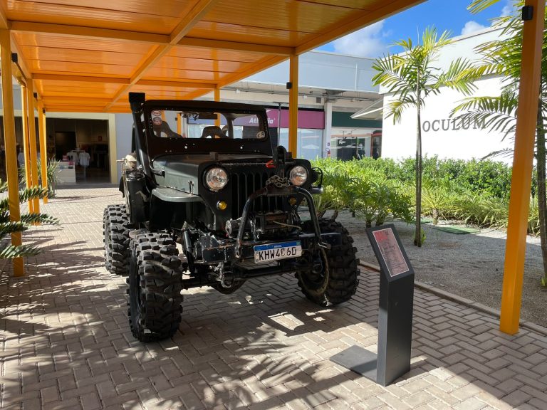 Exposição reúne os apaixonados por jipes e veículos militares no Recife Outlet