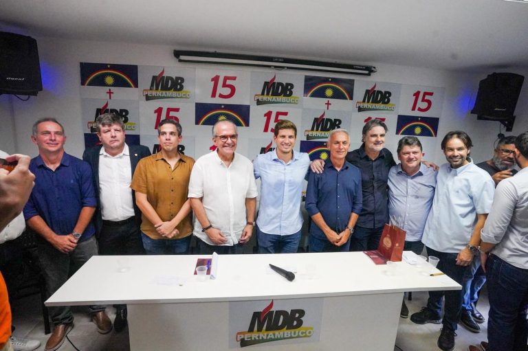 Em ato político de apoio à reeleição do prefeito João Campos, MDB-PE dá demonstração de consenso e unidade