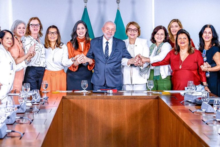 Ao lado de Lula, Iza Arruda celebra sanção das Salas de Acolhimento as Mulheres Vítimas de Violência no SUS