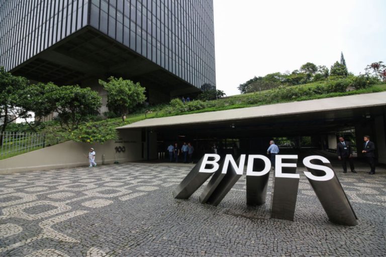 BNDES terá concurso com salários iniciais de R$ 20,9 mil