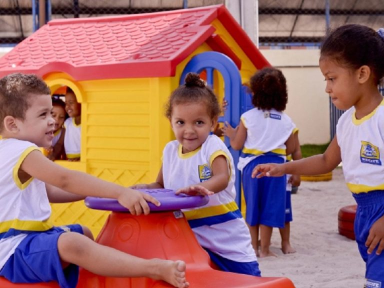 Recife convoca seleção com 360 vagas para rede municipal de ensino