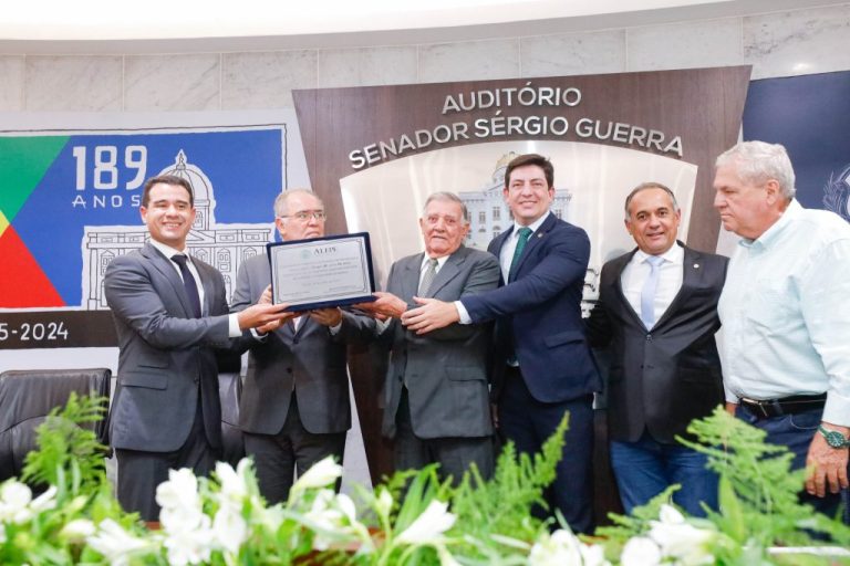 Alepe homenageia Grupo JB por seus 60 anos de existência em Vitória de Santo Antão