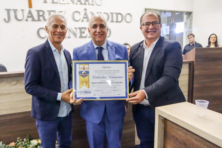 Secretário de Governo José Barbosa recebeu título de cidadão vitoriense