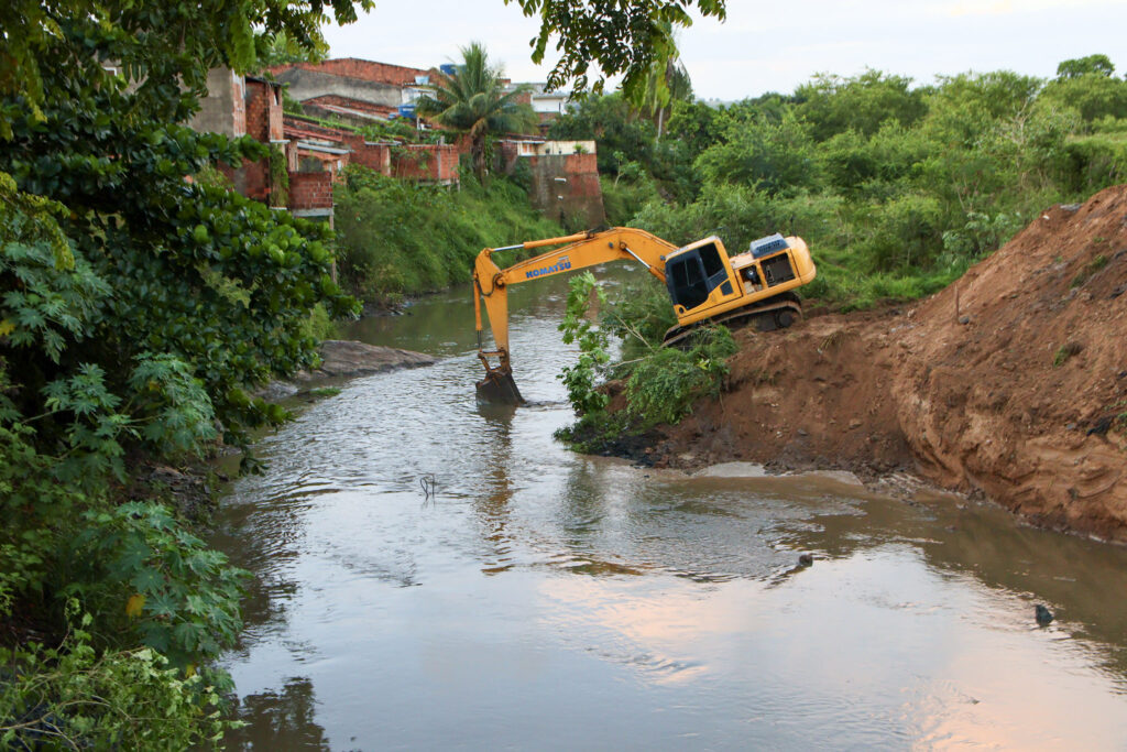Limpeza do Rio Itapacurá antecipa cuidados para o inverno em Vitória de Santo Antão