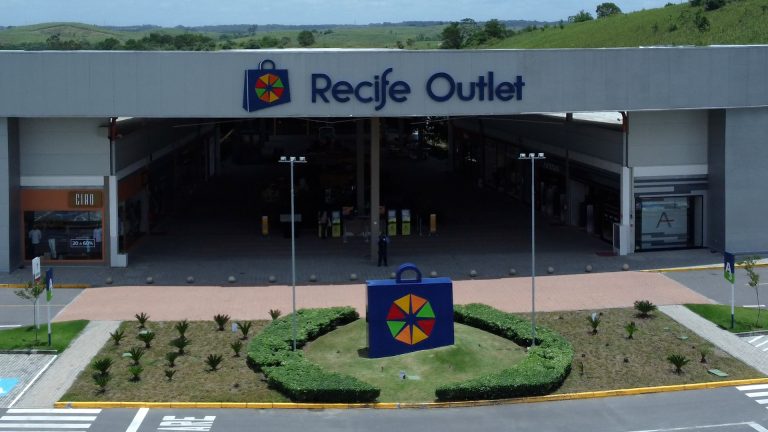 Oportunidades de trabalho em três lojas no Recife Outlet