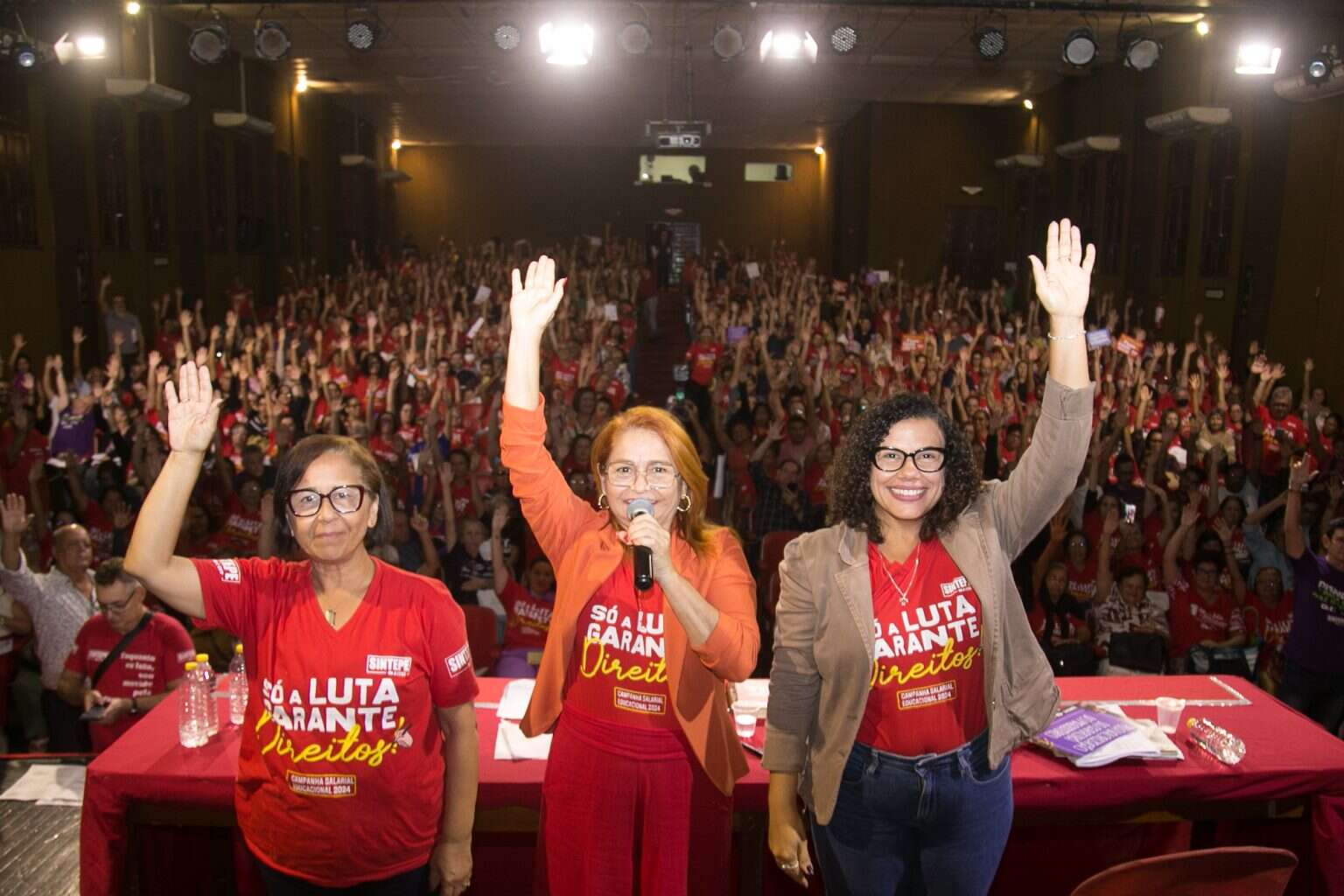 Trabalhadores da Educação de Pernambuco aceitam reajuste do Governo do Estado