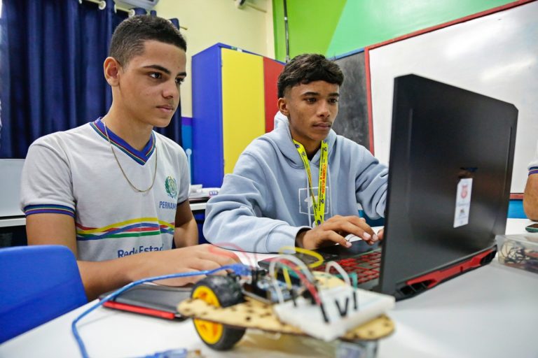 Espaço Cria dispõe de R$ 2 milhões para beneficiar professores e alunos da rede estadual de ensino