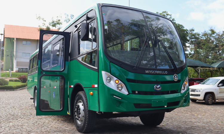 IFPE Vitória de Santo Antão tem novo ônibus para transporte de estudantes