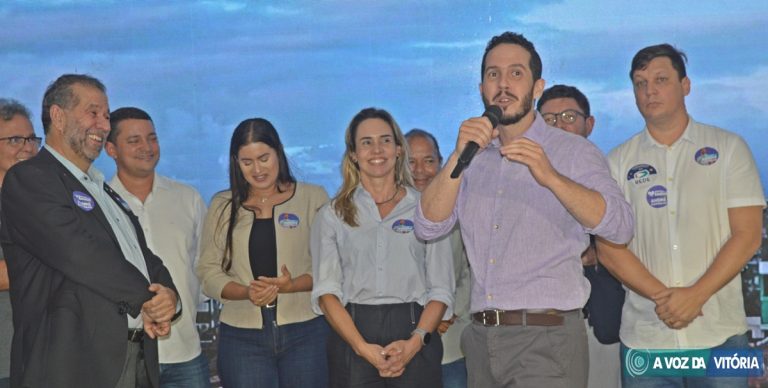 Em Vitória, após revoada de aliados, André Carvalho oficializa candidatura a prefeito