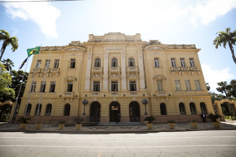 Planejamento de Pernambuco abre seleção com salários de até R$ 5,2 mil