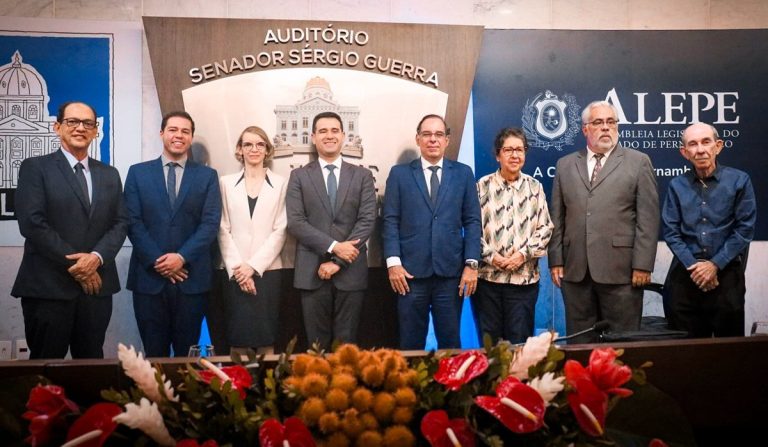 Alepe homenageia centenário de Osman Lins