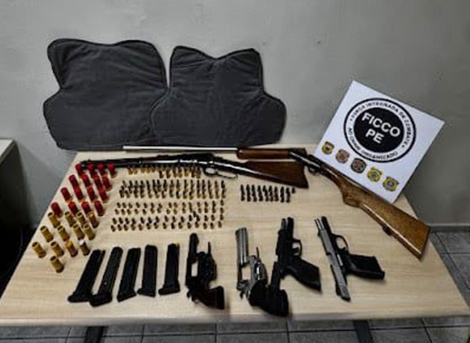 Apreensão em Glória do Goitá de armas, munições e veículos em ação contra o crime organizado