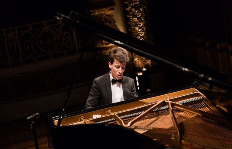 Pianista Luis Felipe Oliveira leva música clássica a Vitória de Santo Antão dia 8 de novembro