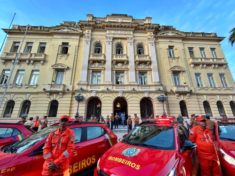 Em Vitória, 4 novas viaturas são entregues para o Corpo de Bombeiros