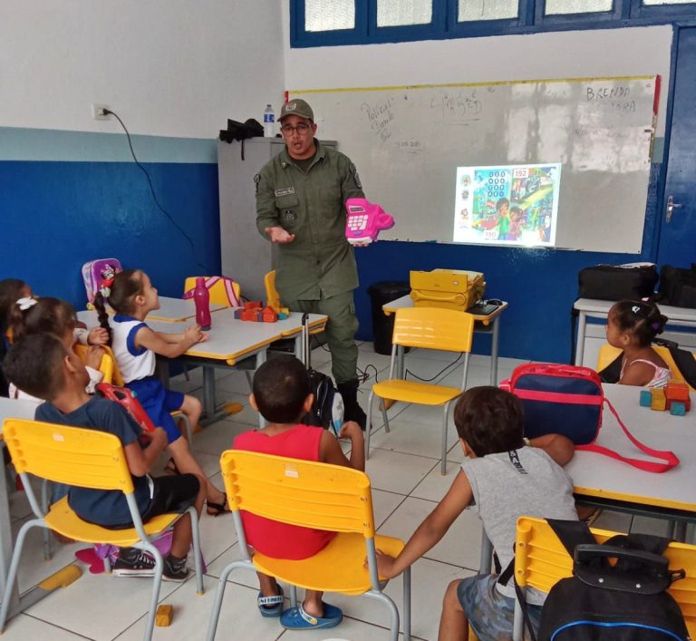 Vice-prefeito da Vitória de Santo Antão comemora formatura do PROERD
