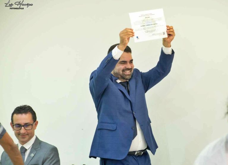 Sandro Advogado é diplomado prefeito de Chã Grande