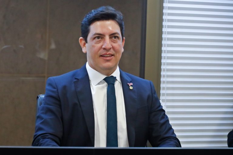 Henrique Filho propõe instalação de caixas de brita na Serra das Russas para prevenir acidentes