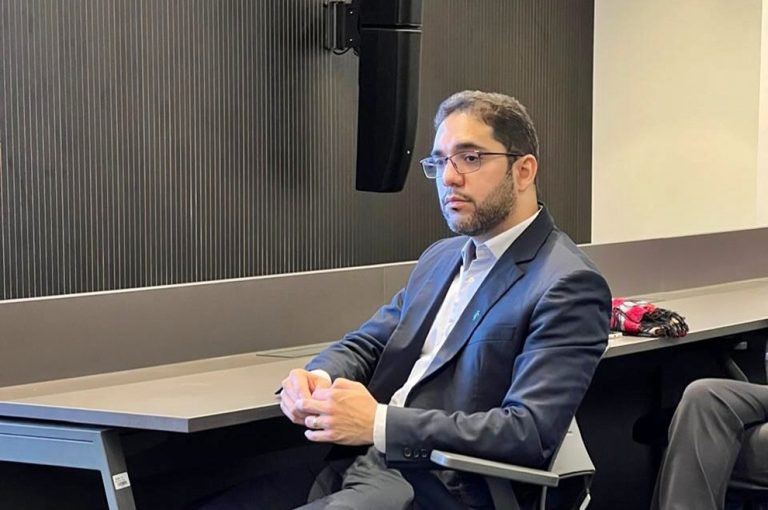 Arthur Neves, filho do vice-prefeito de Vitória, anuncia saída do Complexo de Suape