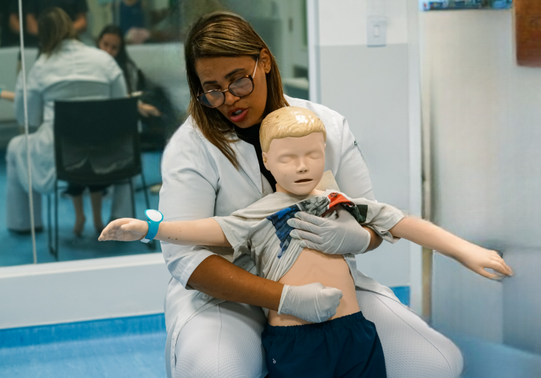 Capacitação de noções básicas de primeiros socorros de funcionários e professores de escolas é obrigatória no Brasil