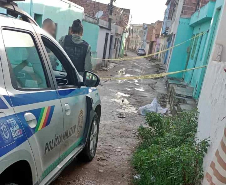 Homem se apresentou na Delegacia após matar vizinho a facadas em Vitória de Santo Antão