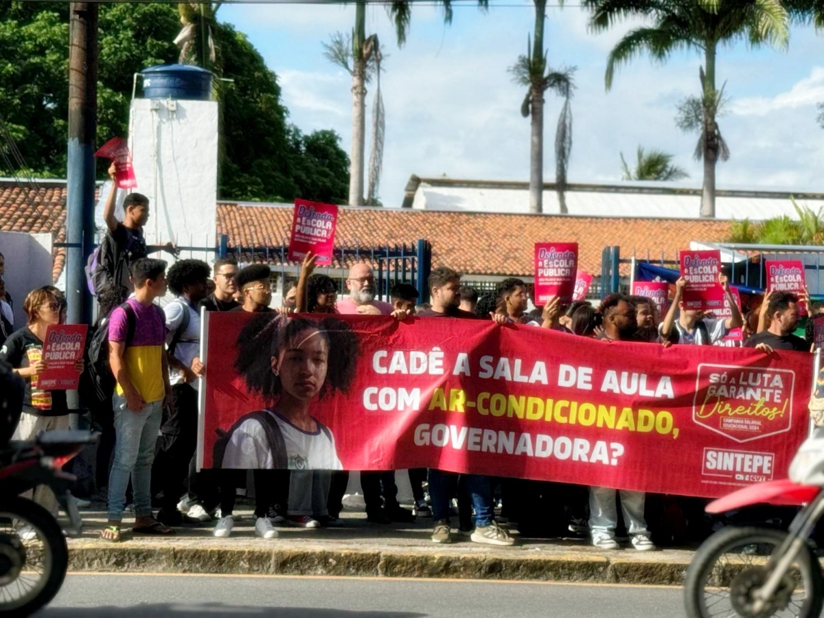 Estudantes e professores exigem climatização das salas de aula na rede de ensino estadual
