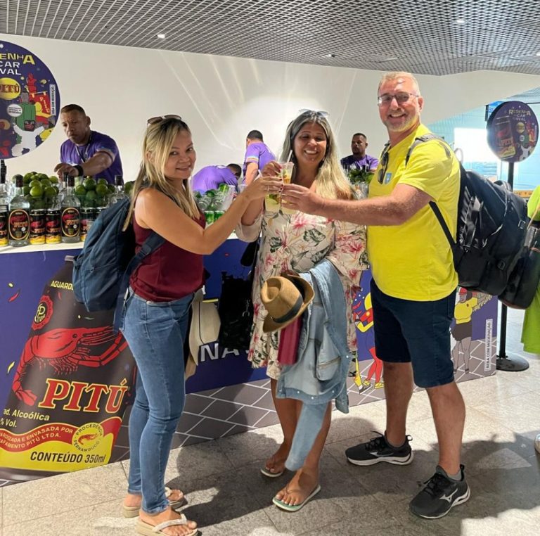 No Aeroporto do Recife, PITÚ oferece degustação gratuita de drinks para foliões