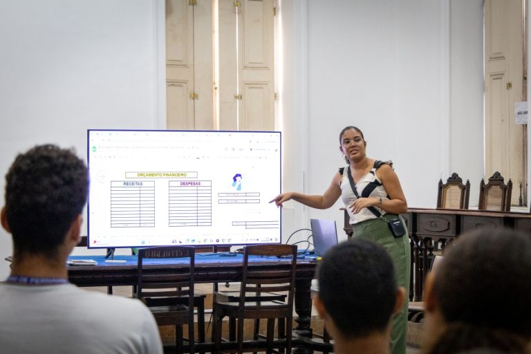 Pernambuco abre seleção com 338 vagas para profissionais que atendem a Educação Especial