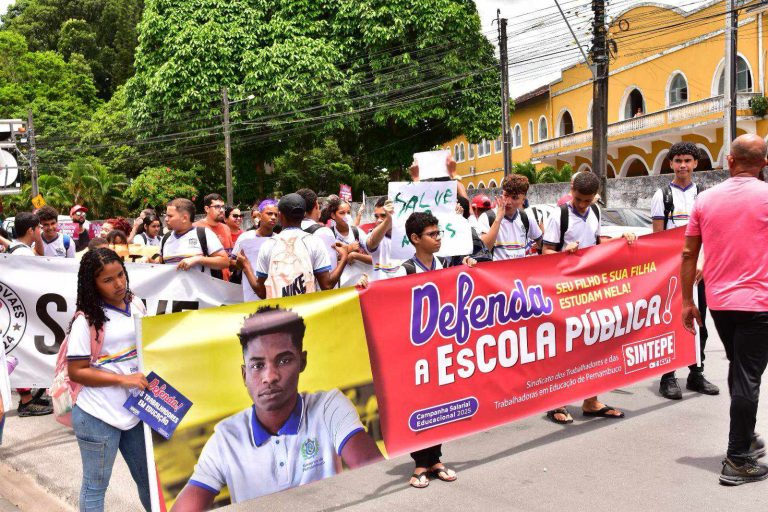 Sintepe realiza mobilização em escolas públicas de Pernambuco