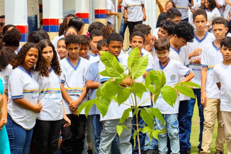 Pernambuco lança o Plantar Juntos Educação 2025, com plantio de mais de mil mudas nas escolas da rede estadual