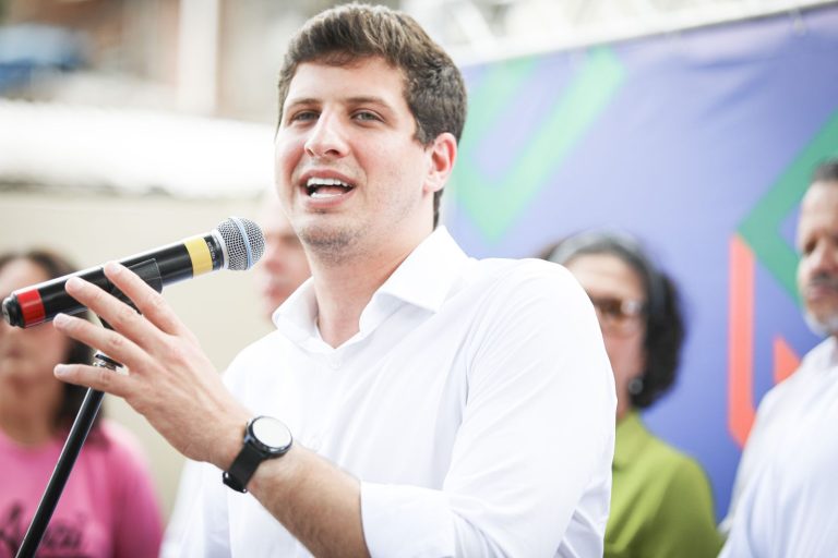 Recife: sob pressão da oposição, João Campos nomeia 780 novos profissionais de Saúde