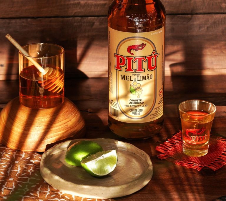 PITÚ lançou cachaças Mel e Limão em garrafa de vidro