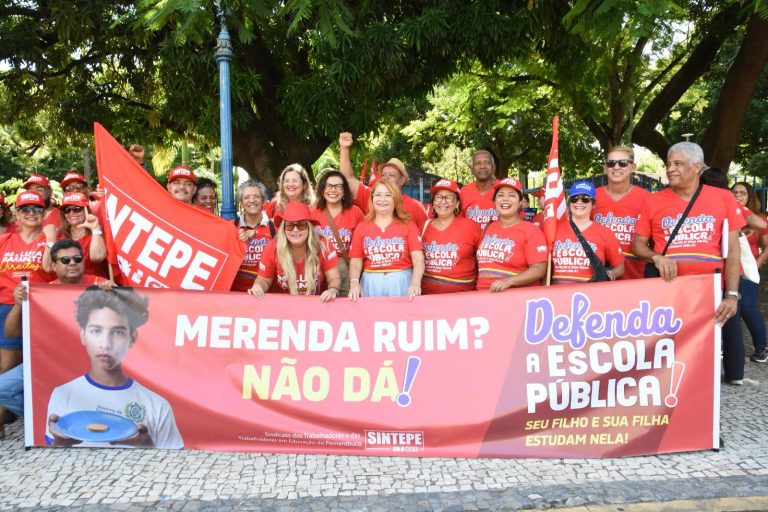 Paralisação convocada pelo Sintepe mobilizou mais de 900 escolas da rede estadual