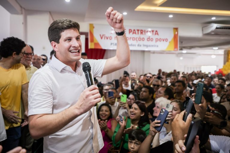 João Campos perde popularidade nas redes sociais, aponta Instituto