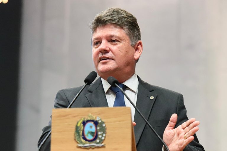 Sileno Guedes apresenta projeto que dá força de lei ao transporte complementar intermunicipal