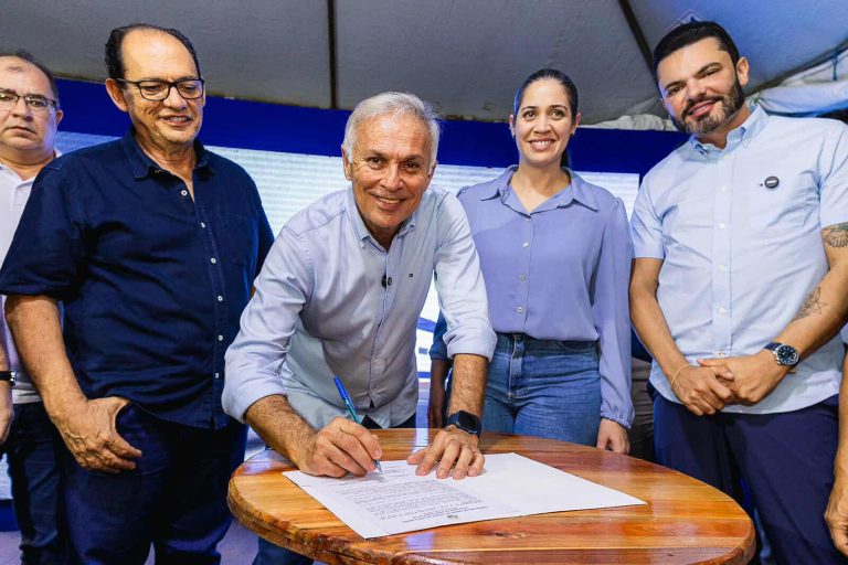 Em Vitória, UBS e CAPS AD do Matadouro têm Ordens de Serviço assinadas pelo Prefeito Paulo Roberto