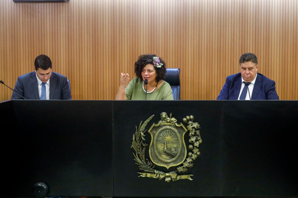 ALEPE aprova projeto de lei contra erotização infantil e adultização de crianças