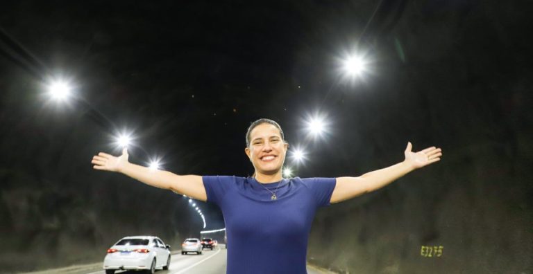 Não sou dona do poder nem tenho uma família inteira pra empregar no poder, diz Raquel Lyra