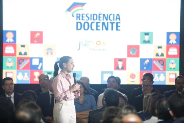 Raquel lança Projeto Estadual de Residência Docente com mais de mil bolsas para estudantes de licenciatura