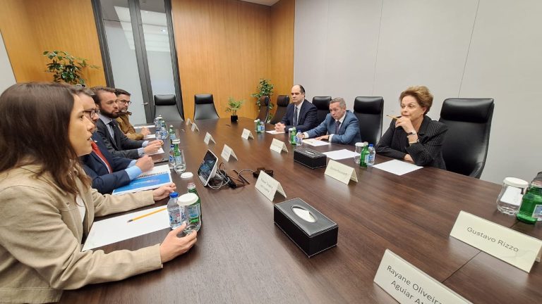 Dilma Rousseff e Raquel Lyra discutem em Xangai projetos financiados pelo Banco do Brics